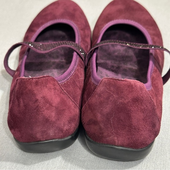 Vionic "Fern" wine colored Mary Jane flats, Orthaheel, embellished, suede, sz 10 - Picture 7 of 7
